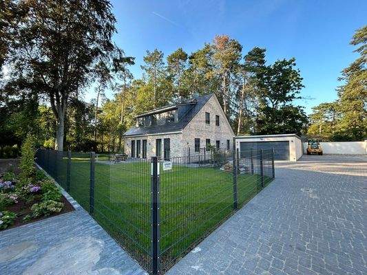 Gartenansicht von der Strasse