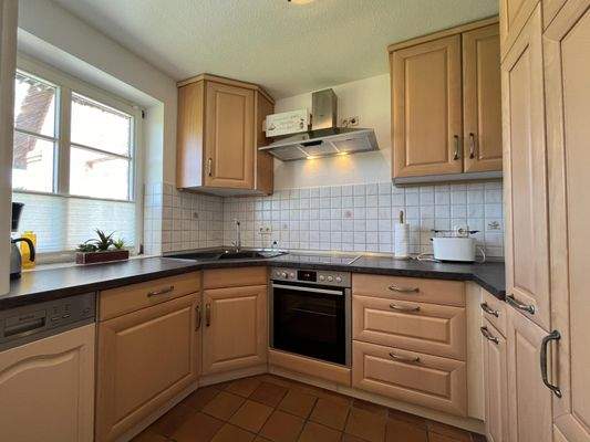 Küche mit Einbauküche