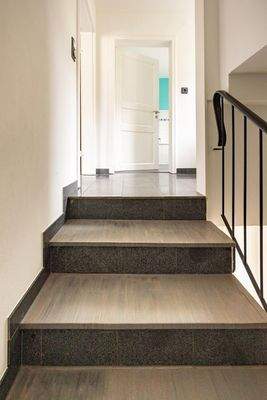 Altbau, Maisonette hinten, Treppe ins OG