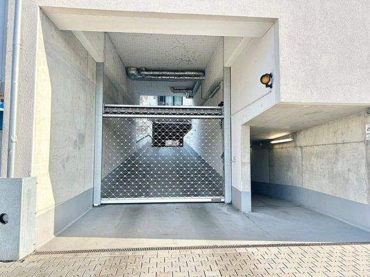 Einfahrt Hochgarage