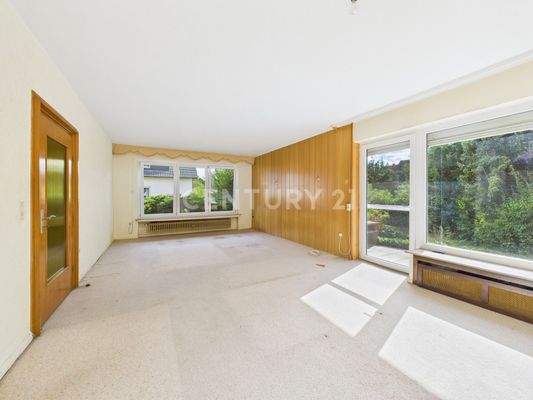 Wohnzimmer mit Zugang zur Terrasse