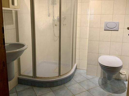 Badezimmer mit Dusche