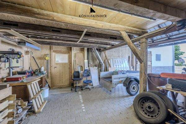 Scheuer mit zusätzlicher Empore