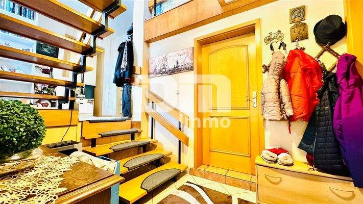 Hochparterre Haupteingang / Windfang