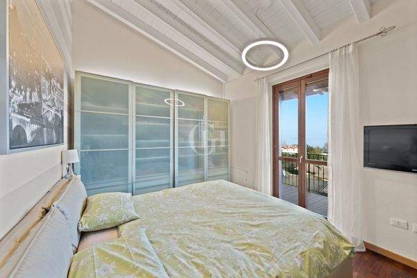 Schlafzimmer mit Doppelbett