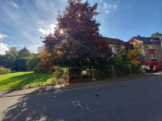 Vorderansicht von links