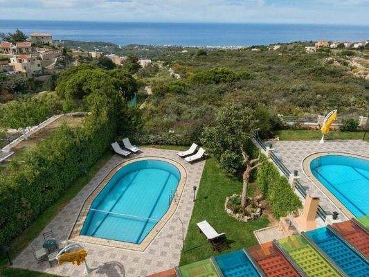 Kreta, Roussospiti: Einzigartige Villa mit separatem Apartment auf großem Grundstück mit Pool zu verkaufen