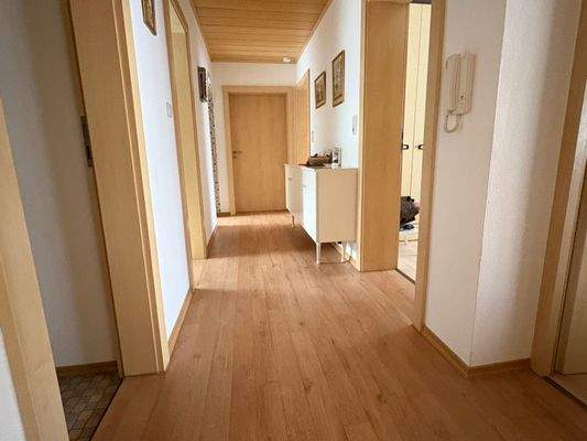 3 Altbau EG Flur.jpg