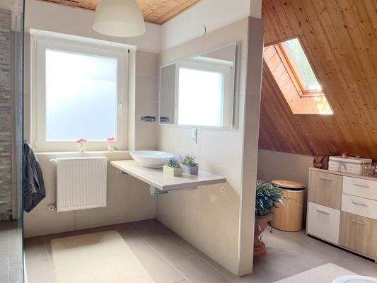 Duschbad Ansicht 2 DG