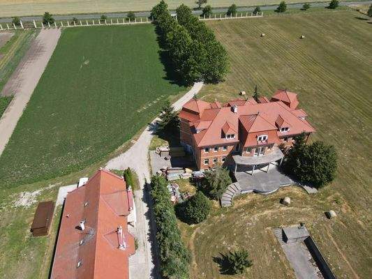 Schloß + Grundstück