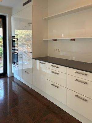 Ihre neue Küche zur Rechten.jpg