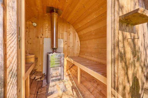 23 Fasssauna privater Garten.jpg