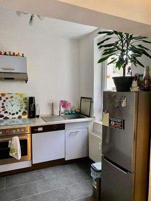 Die helle Küche im EG