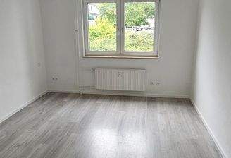 Leeres Zimmer mit Fenster