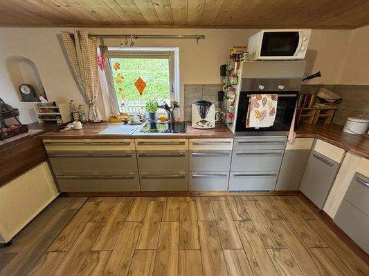 inkl. moderner Einbauküche