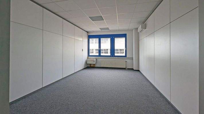 OG_Raum mit Netzwerkschrank