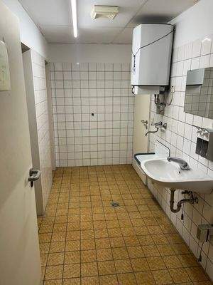 WC mit Waschbecken.JPG
