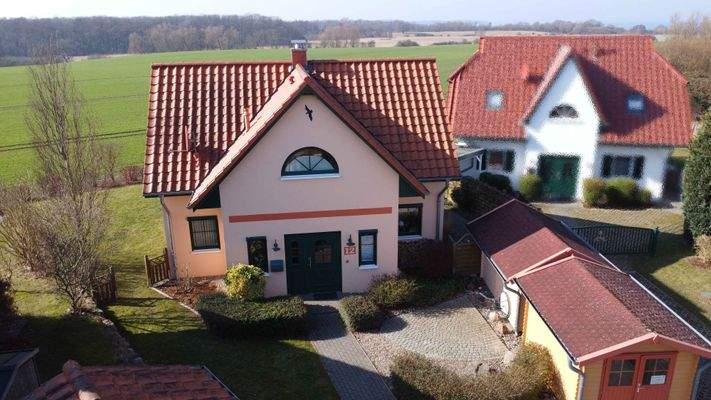 Hausansicht oben vorne