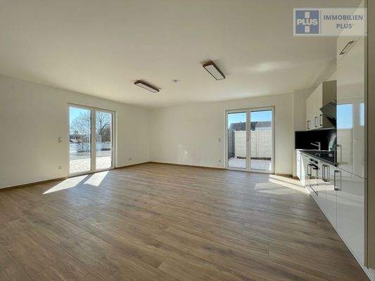 Wohn-/ Esszimmer mit EBK