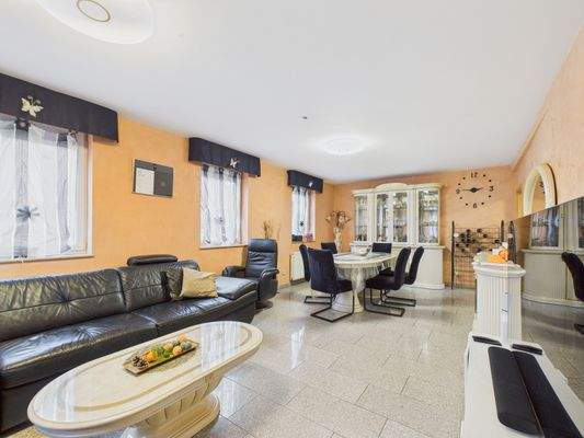 Wohnzimmer/Esszimmer