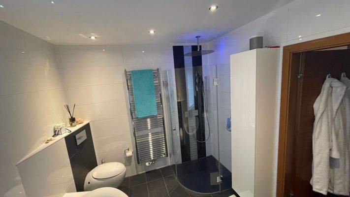 Badezimmer 2.jpg