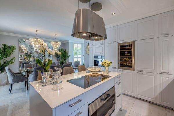 Küche mit Mittelblock