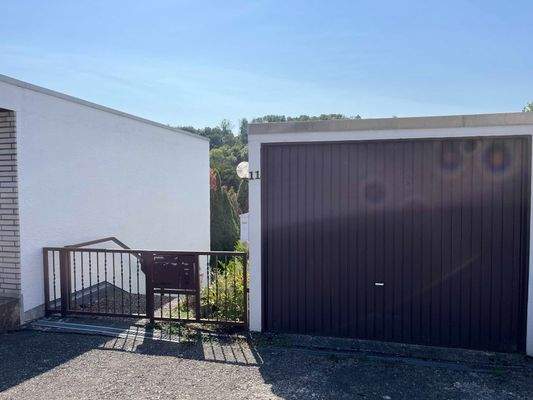 Hauseingang mit Garage