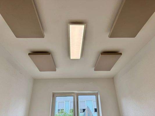 Akustikdecken & Beleuchtung
