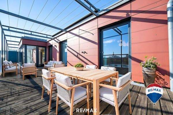 Dachterrasse Ostseite (virtuelles Staging)