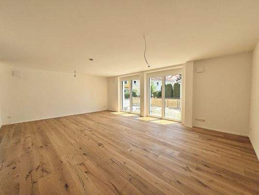 Wohn-/Essbereich mit halboffener Küche