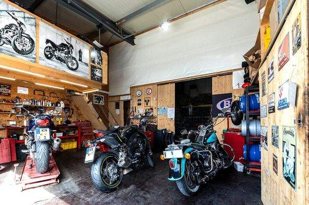 Werkstatt Halle rechts