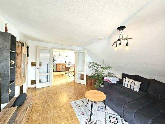 Wohnzimmer mit Verbindung Esszimmer
