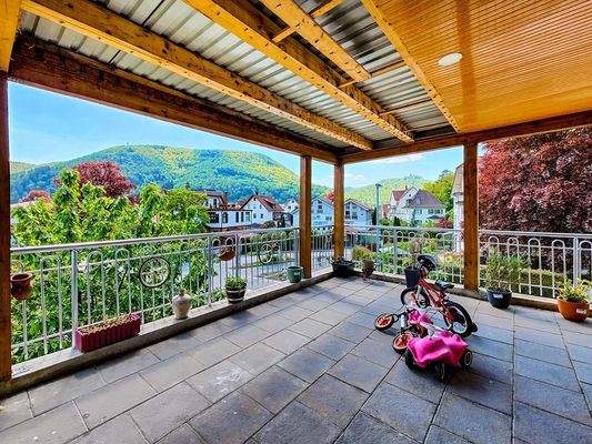 Überdachter Balkon Obergeschoss