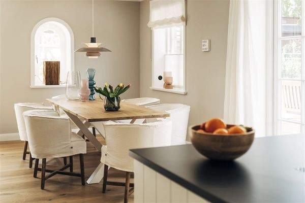 lichtdurchfluteter Essbereich