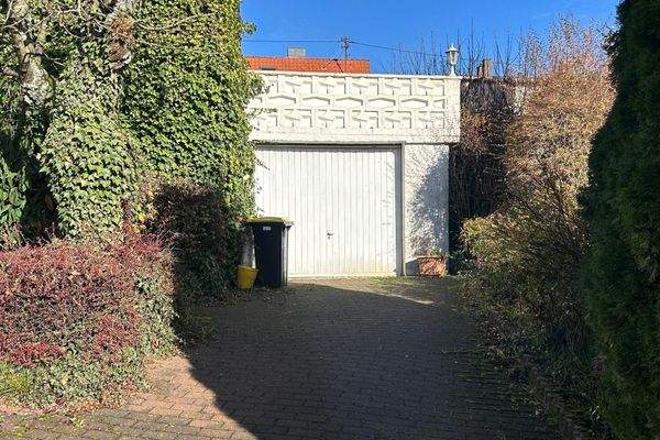 Garage inkl. Zufahrt