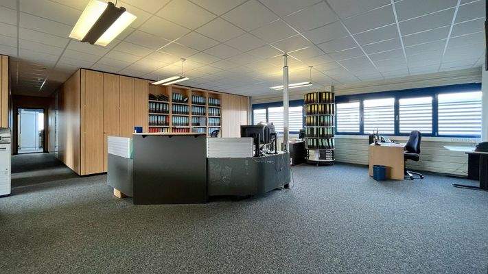 Obergeschoss I Open Space-Büro mit Empfangsbereich