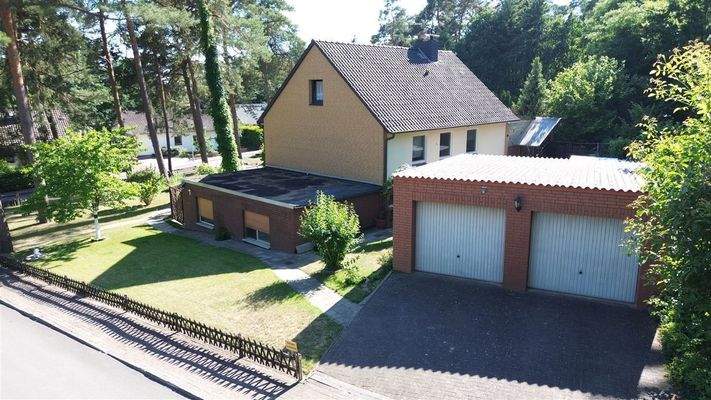 Wohnhaus/Doppelgarage