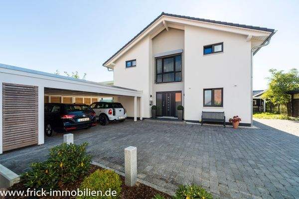 6-Haus und Doppelcarport.JPG