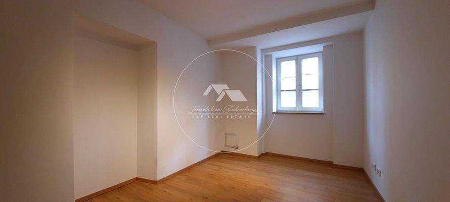 2. Schlafzimmer mit Niesche