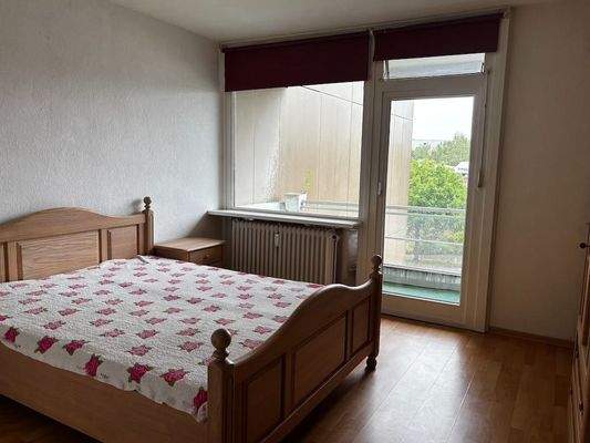 Schlafzimmer mit viel Schrankplatz