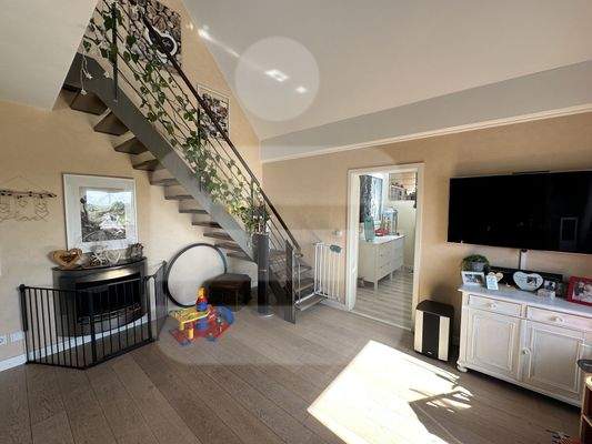 Wohnzimmer mit offener Galerie