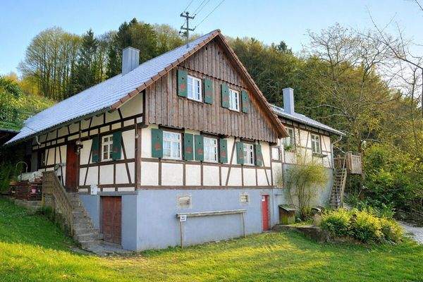 Hausansicht mit Anbau