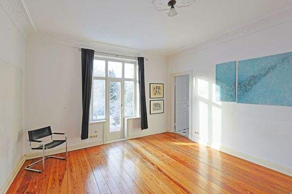 Rückwärtiges Schlafzimmer führt auf die Dachterrasse