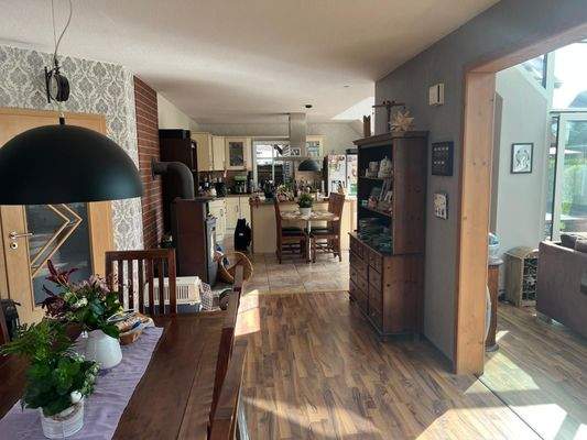 Essbereich mit Blick in die Küche