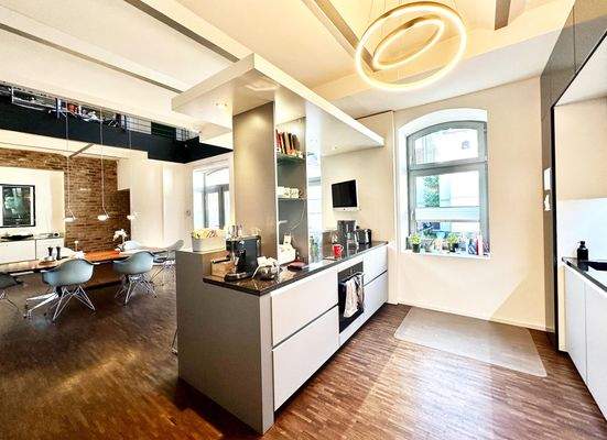 Offene, maßgefertigte Küche