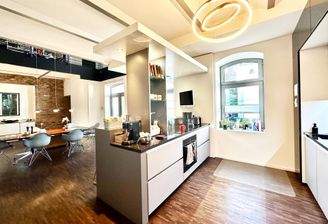 Offene, maßgefertigte Küche