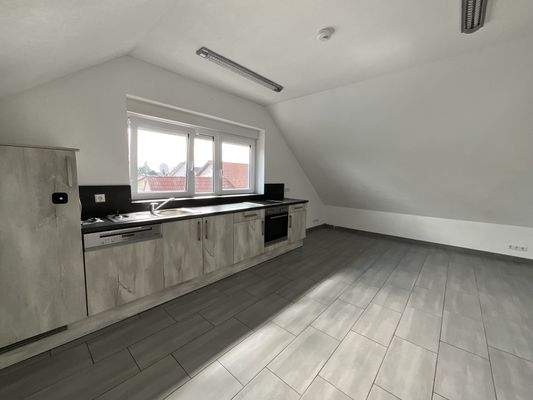 Geräumige Küche DG