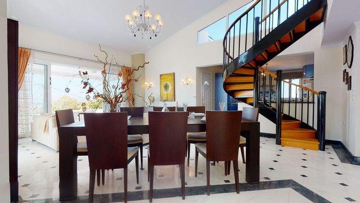 Offener Essbereich mit Galerie