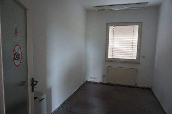 Vorderhaus, 1. OG, unrenoviert 