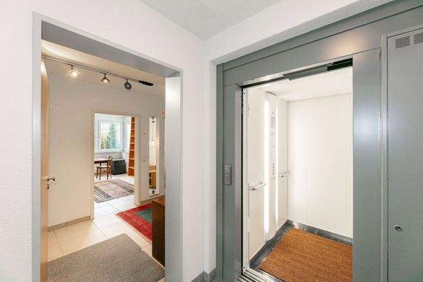 Wohnungseingang+Aufzug